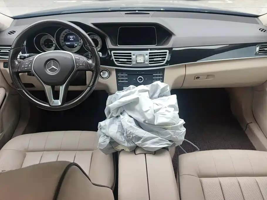 Mercedes-Benz E-Class 2015 — фото 12