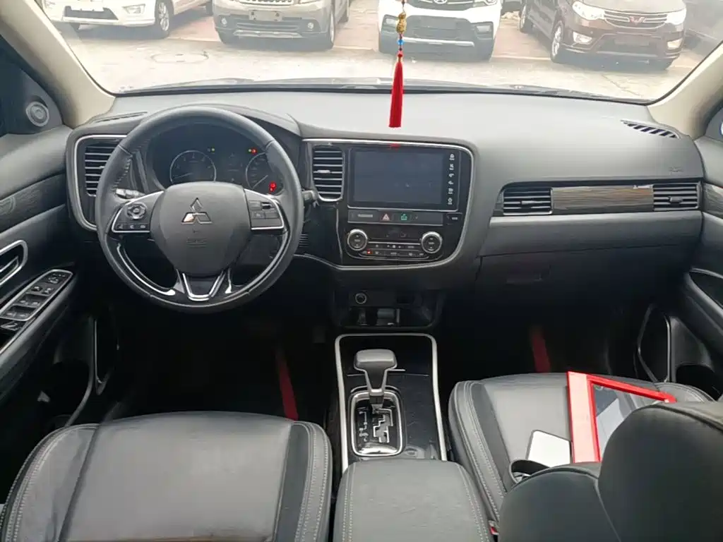 Mitsubishi Outlander 2020 — фото 10