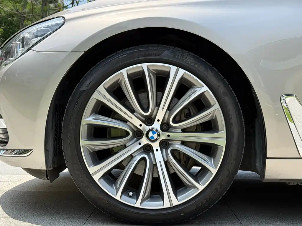 BMW 7 Series 2018 — фото 18