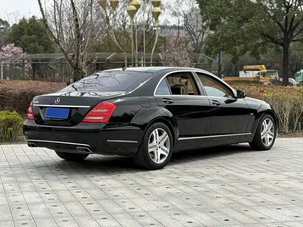 Mercedes-Benz S-Class 2010