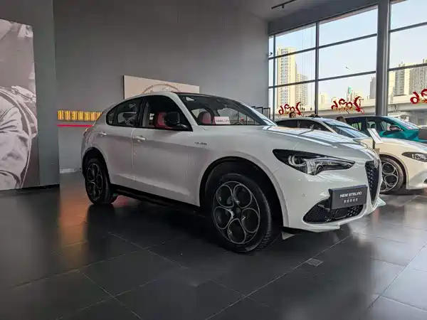 Alfa Romeo Stelvio 2023