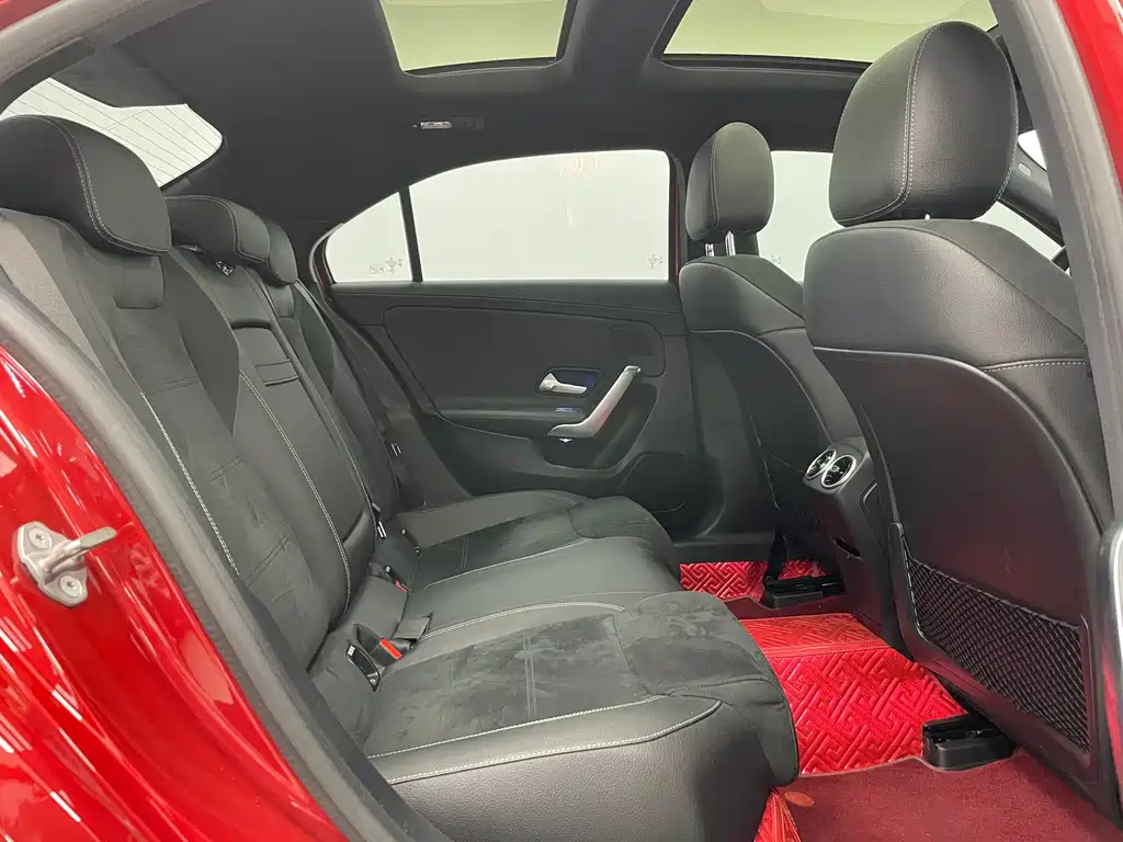 Mercedes-Benz A-Class 2019 — фото 15