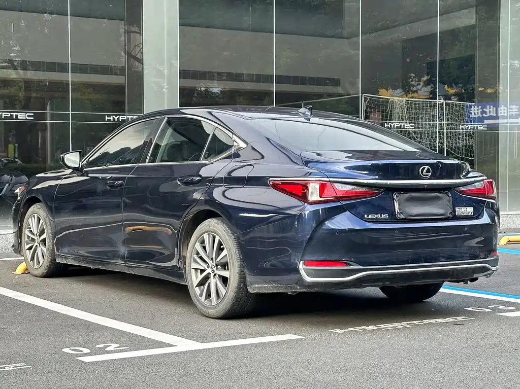 Lexus ES 2019 — фото 6