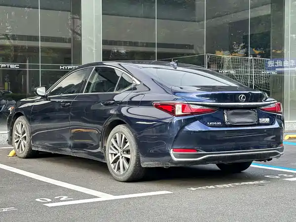 Lexus ES 2019