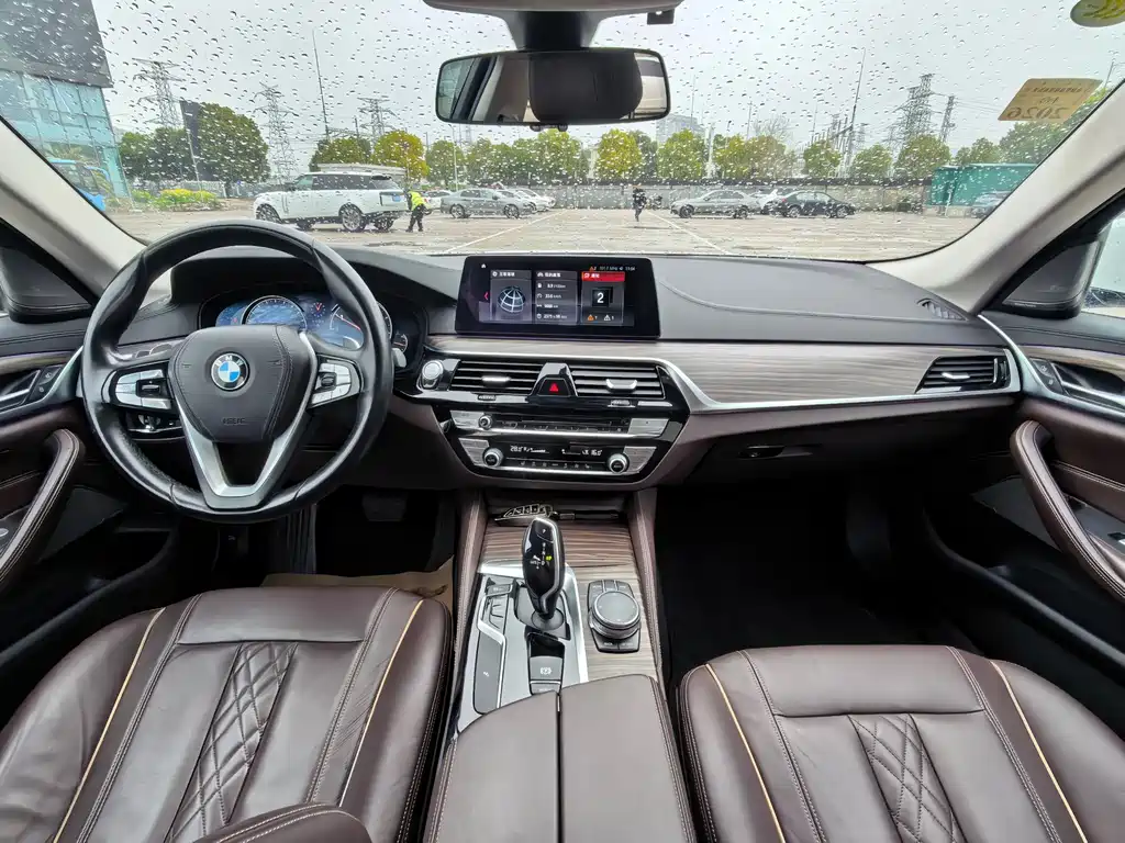 BMW 5 Series 2018 — фото 9