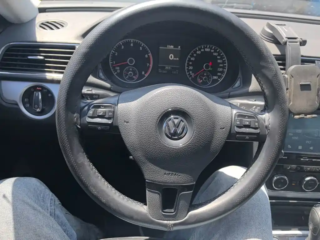 Volkswagen Passat 2015 — фото 11