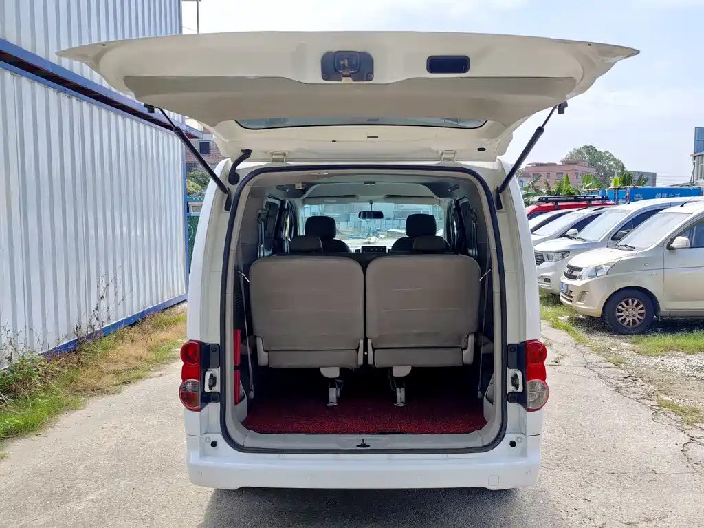 Nissan NV200 2016 — фото 28