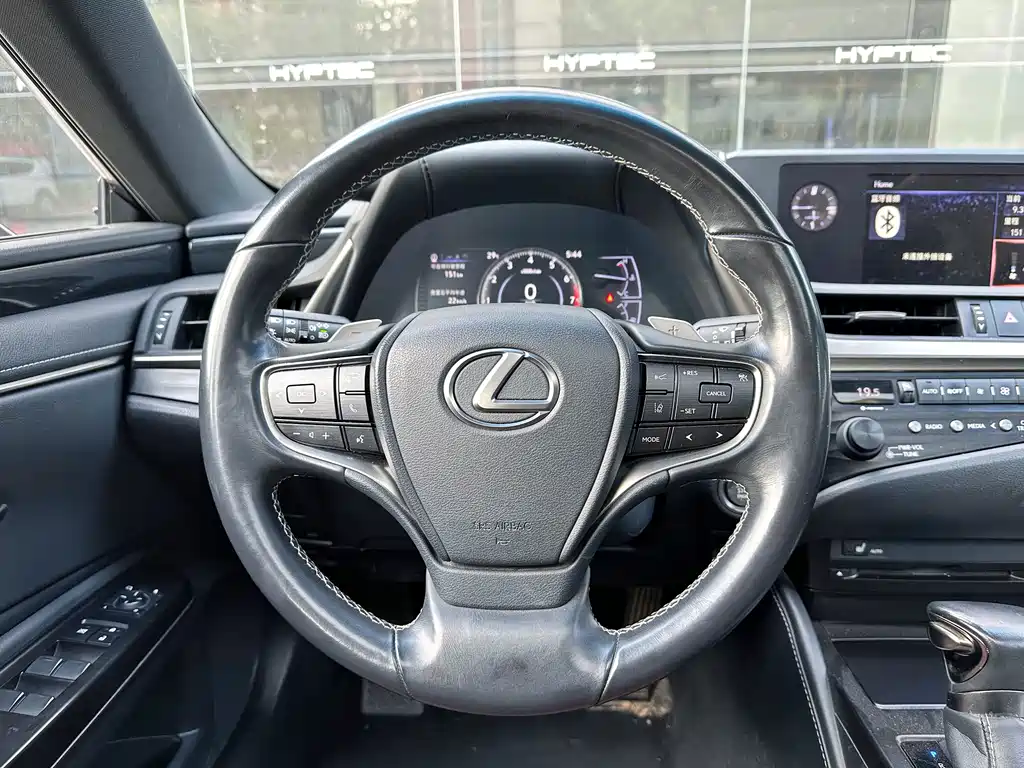 Lexus ES 2019 — фото 13