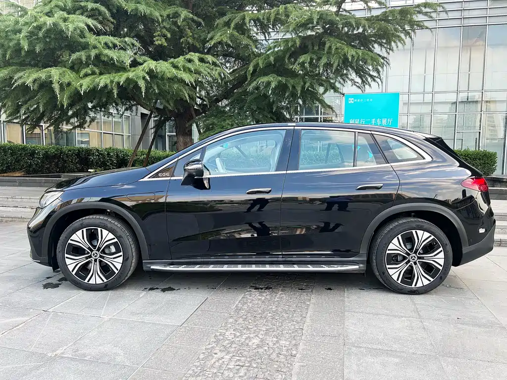 Mercedes-Benz EQE SUV 2025 — фото 7