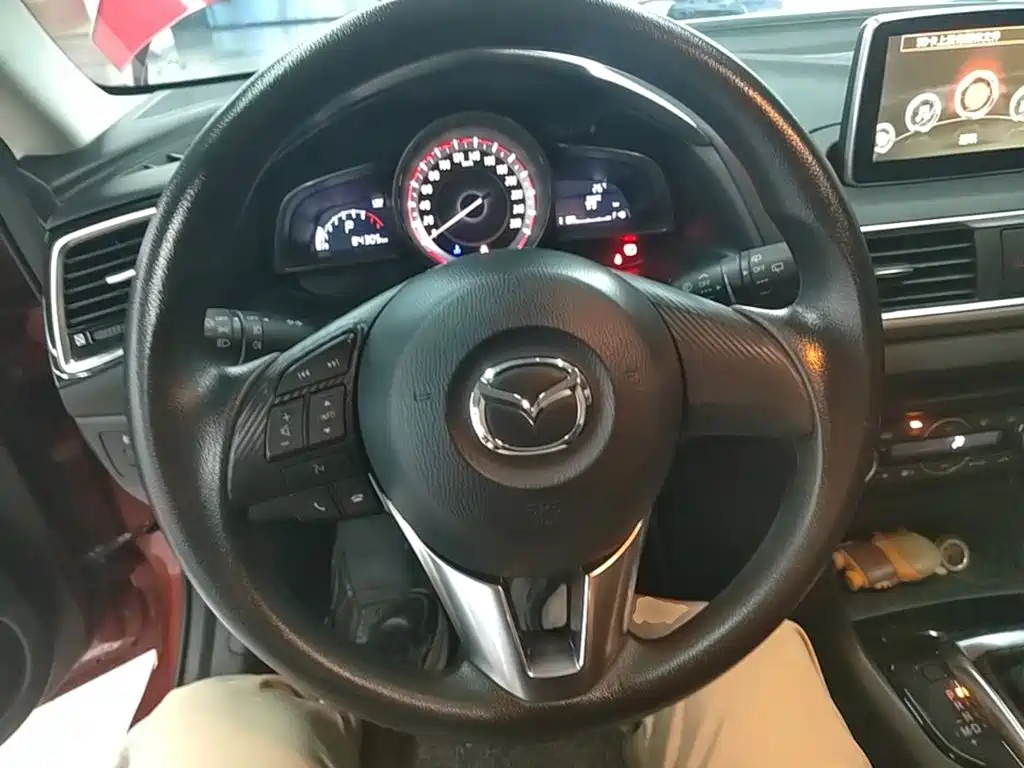 Mazda 3 Axela 2016 — фото 11