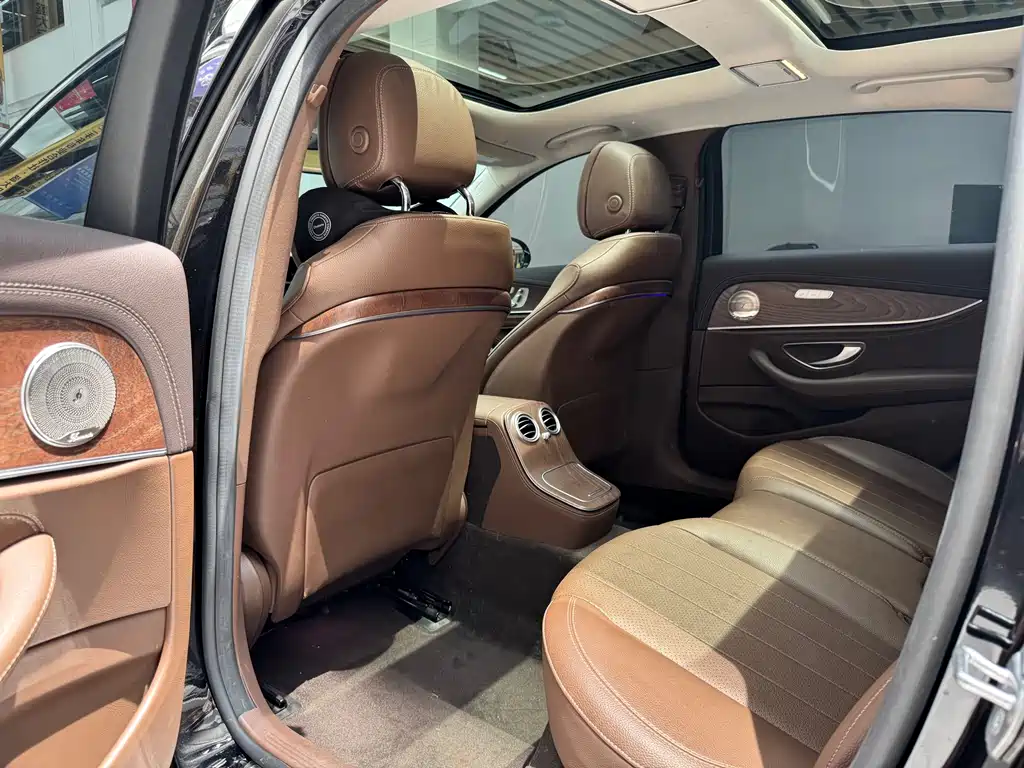 Mercedes-Benz E-Class 2023 — фото 14