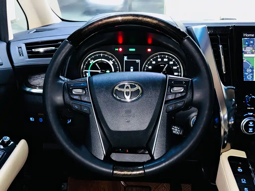 Toyota Alphard 2022 — фото 17