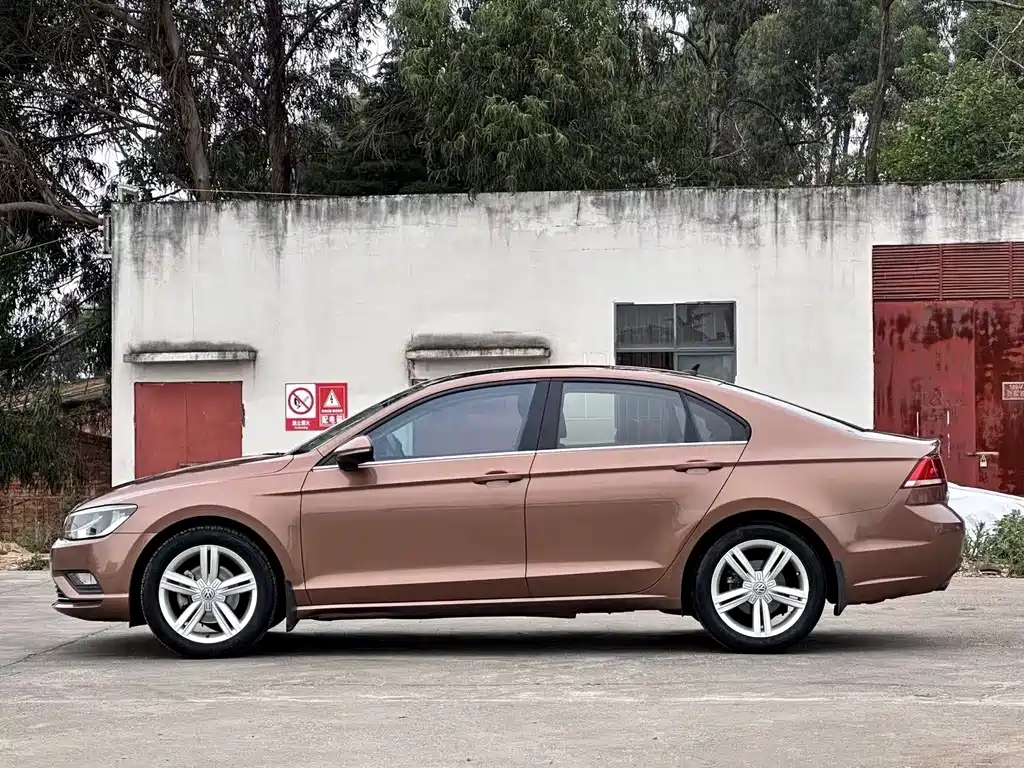 Volkswagen Lamando 2015 — фото 2