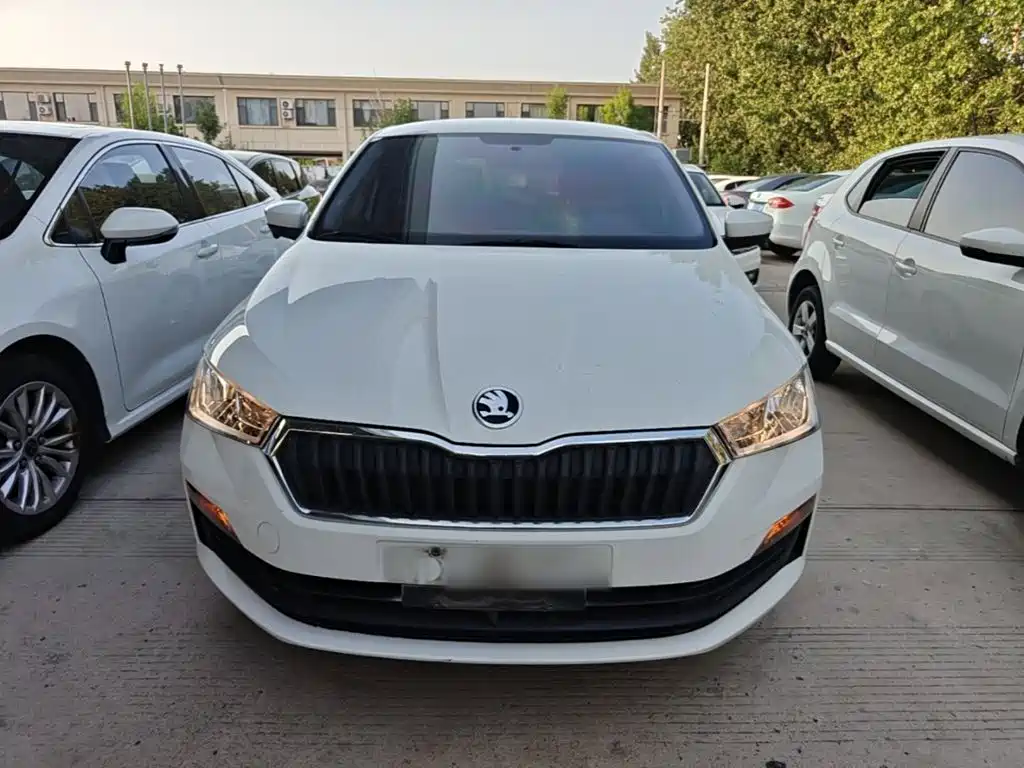 Skoda Rapid Spaceback 2021 — фото 3