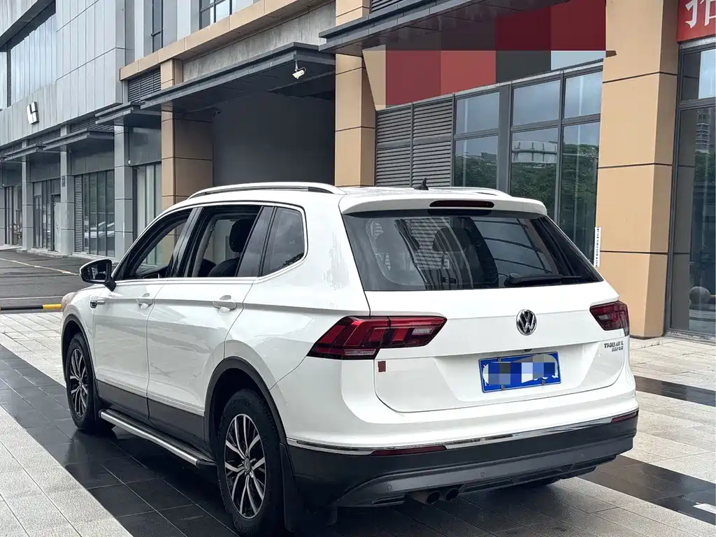 Volkswagen Tiguan L 2018 — фото 10