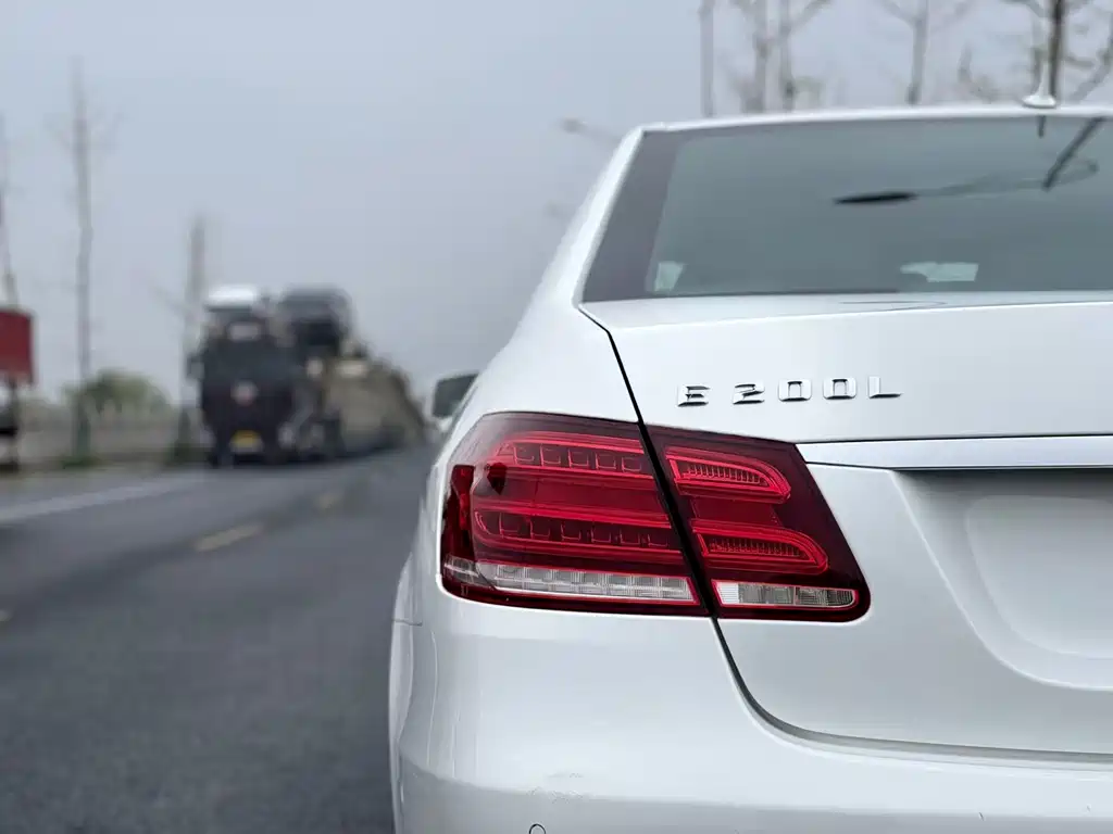 Mercedes-Benz E-Class 2015 — фото 20