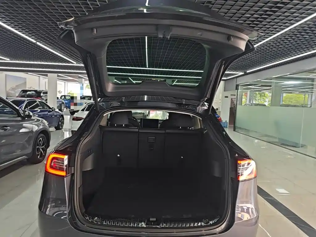Tesla Model Y 2023 — фото 19