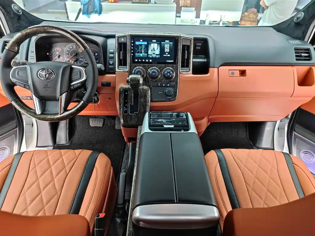Toyota Hiace 2025 — фото 29