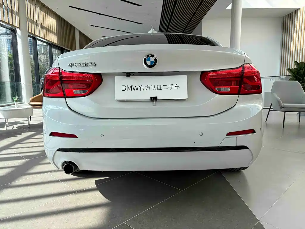BMW 1 Series 2017 — фото 10