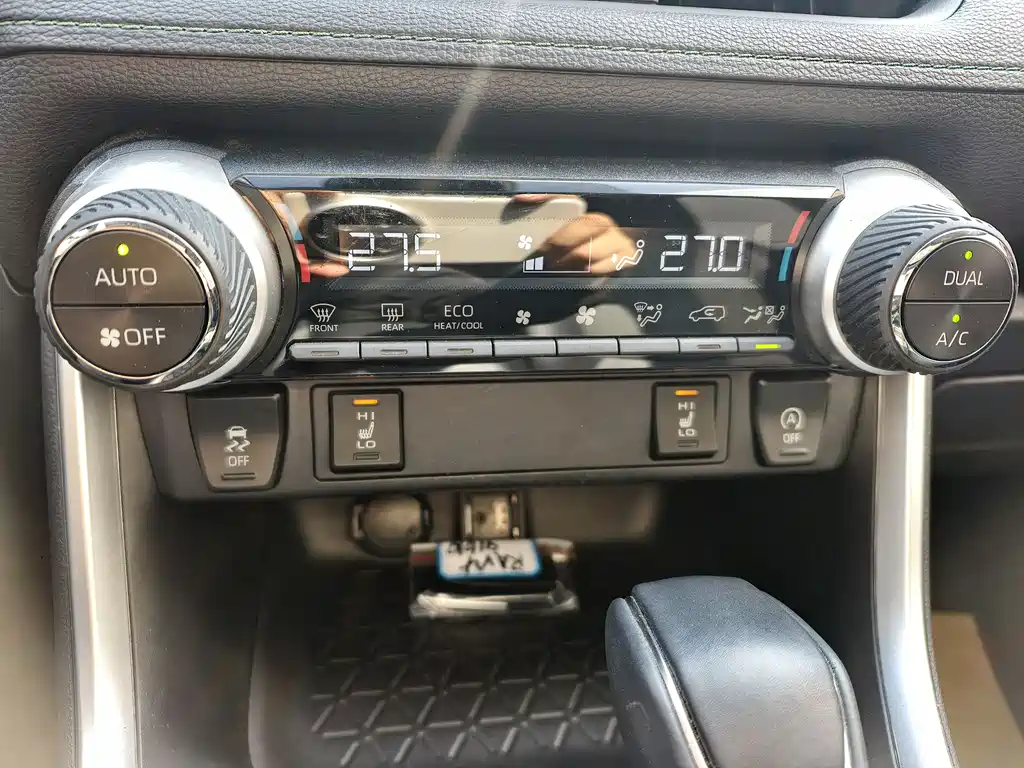 Toyota RAV4 2023 — фото 11