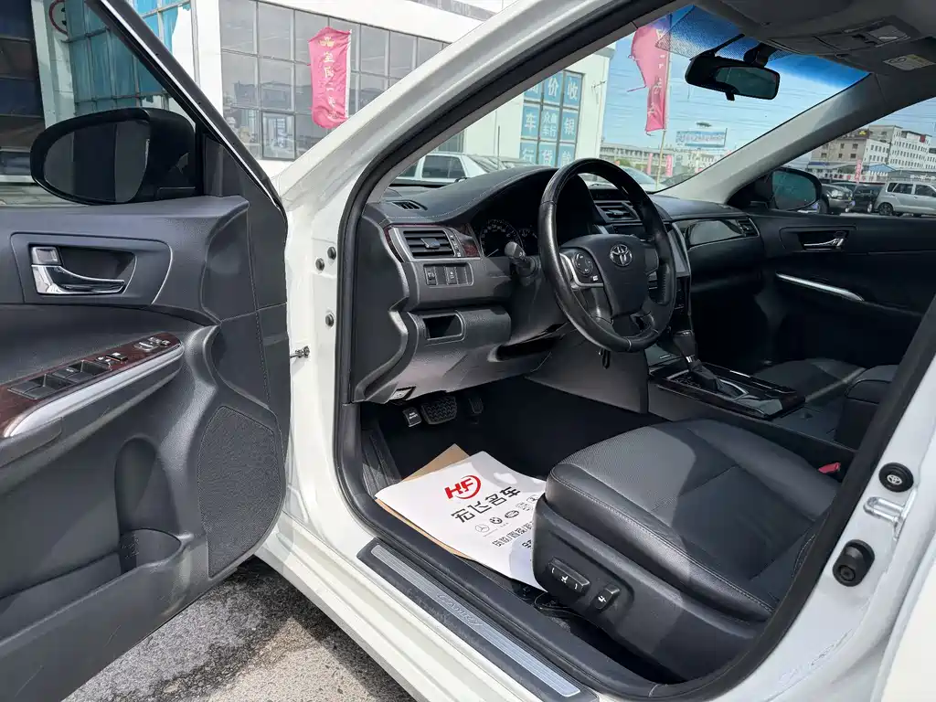 Toyota Camry 2017 — фото 12