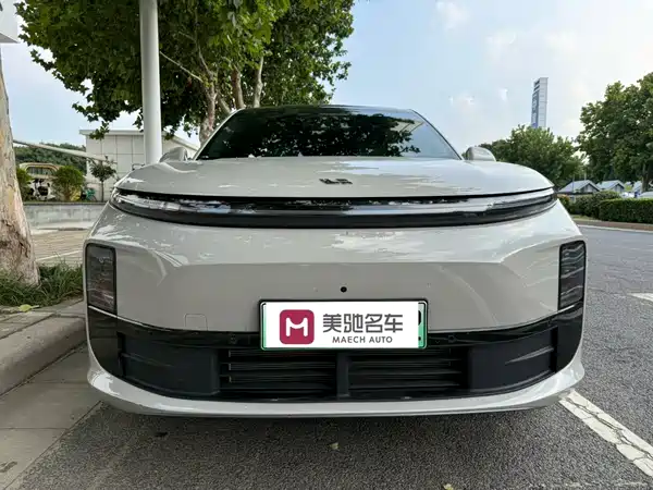 Li Auto L6 2025