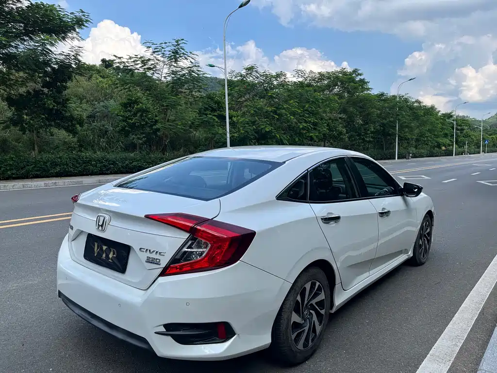 Honda Civic 2019 — фото 16