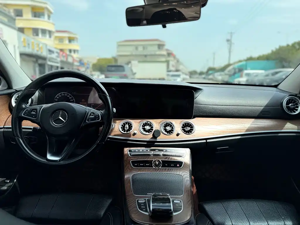 Mercedes-Benz E-Class 2018 — фото 13