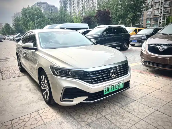 Volkswagen Passat Plug-In Hybrid 2022
