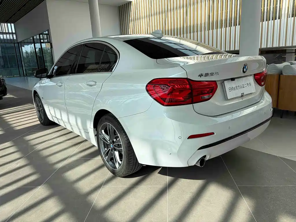 BMW 1 Series 2017 — фото 11