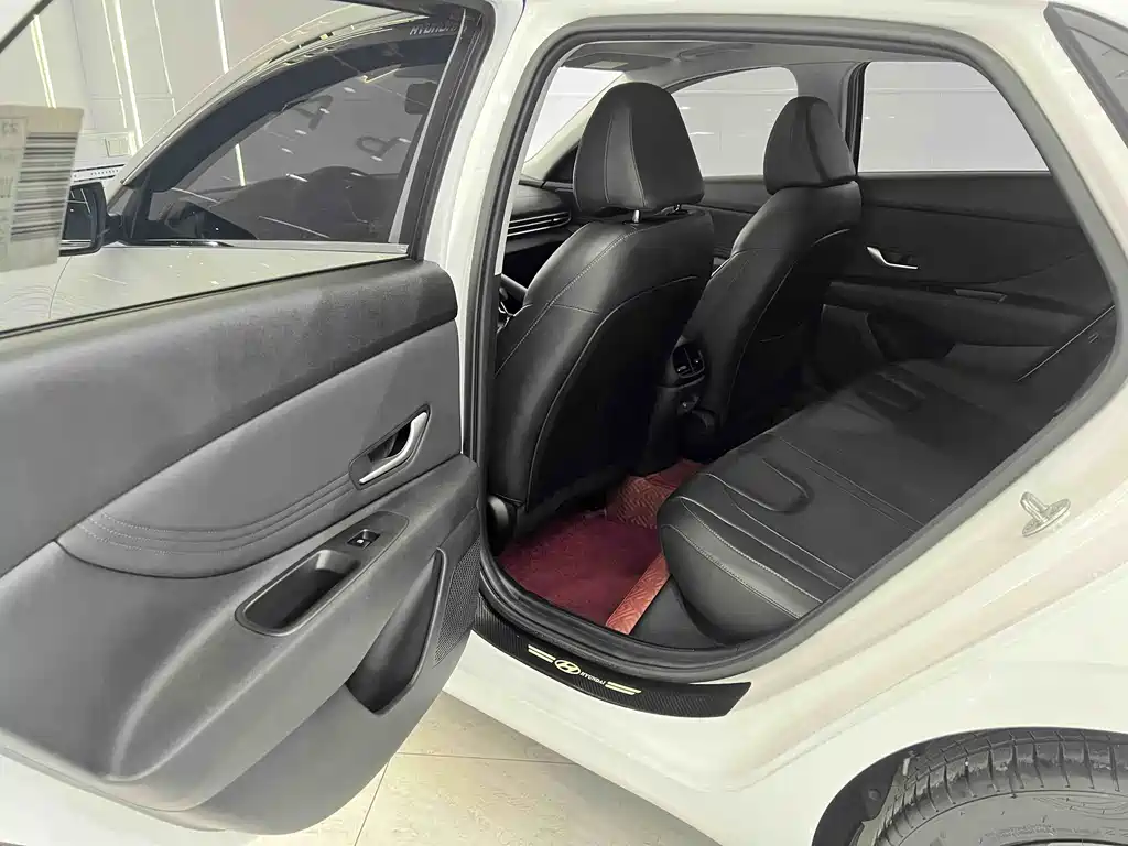 Hyundai Elantra 2024 — фото 13