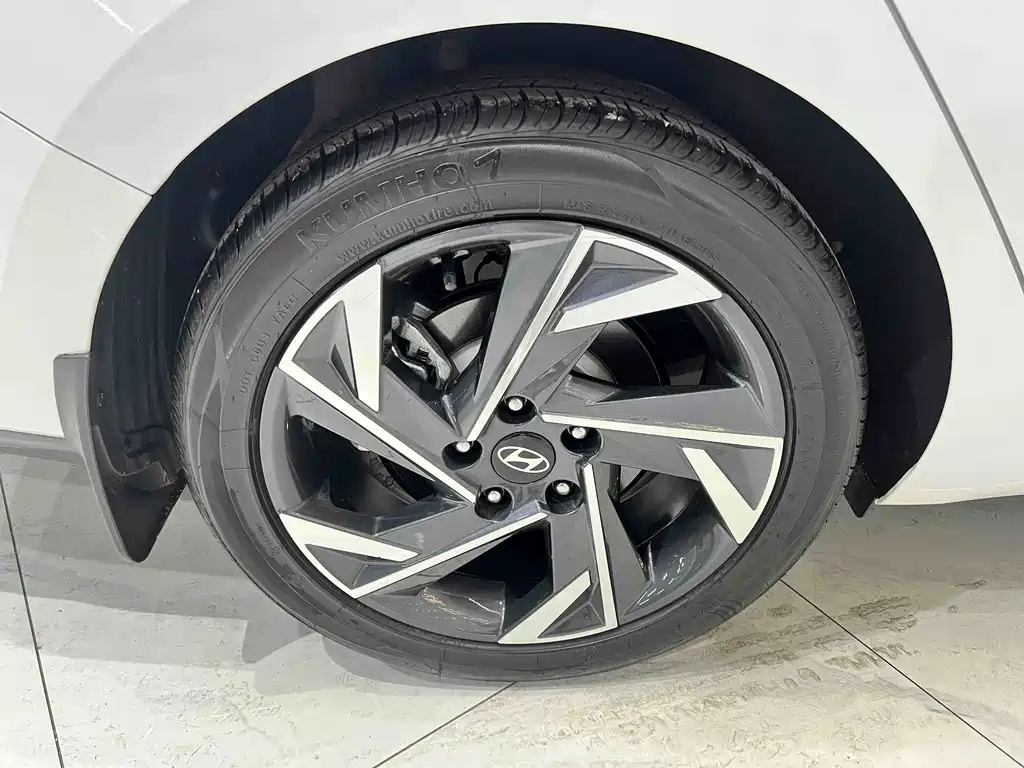 Hyundai Elantra 2024 — фото 19
