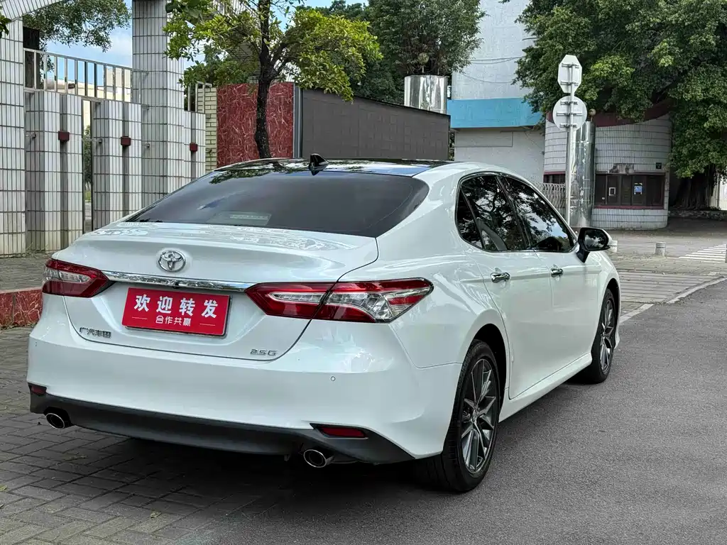 Toyota Camry 2021 — фото 4