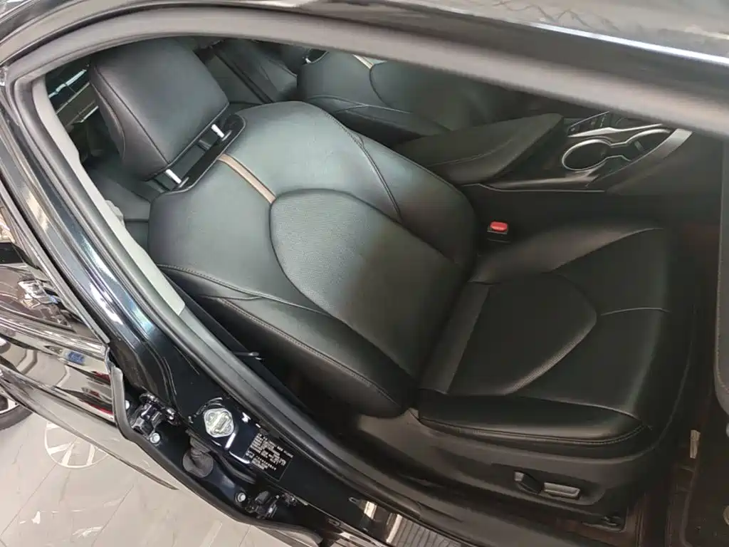 Toyota Camry 2023 — фото 25