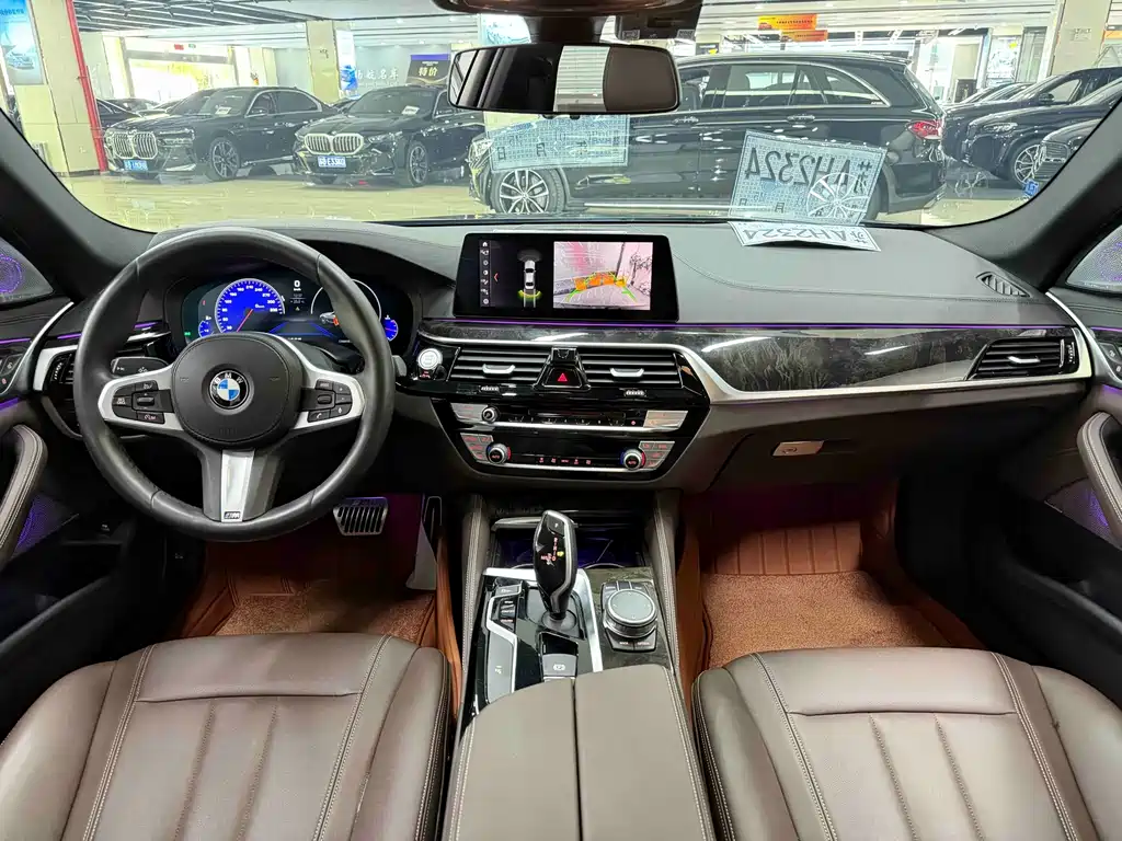 BMW 5 Series 2019 — фото 10