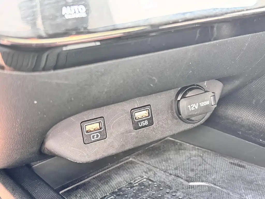 Hyundai Elantra 2023 — фото 15