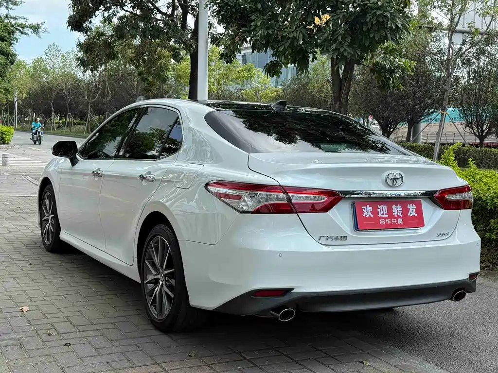 Toyota Camry 2021 — фото 6