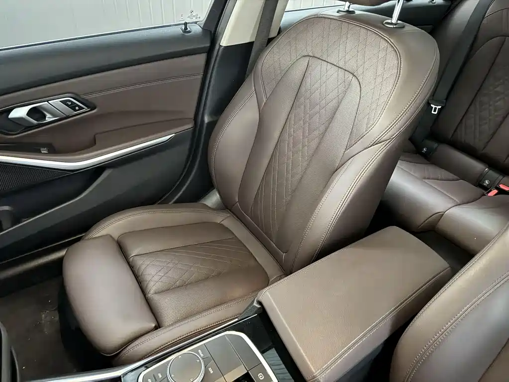 BMW 3 Series 2023 — фото 17