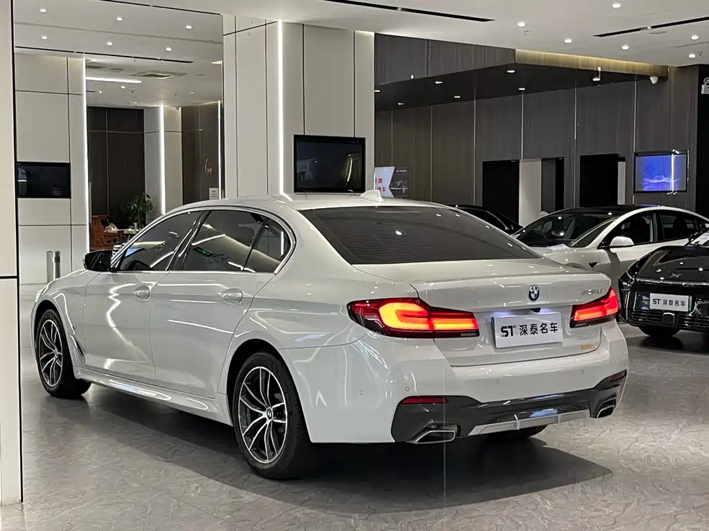 BMW 5 Series 2022 — фото 13
