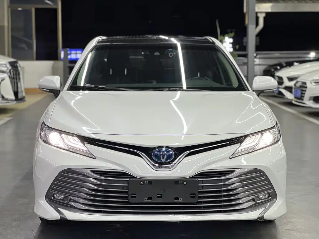 Toyota Camry 2018 — фото 4