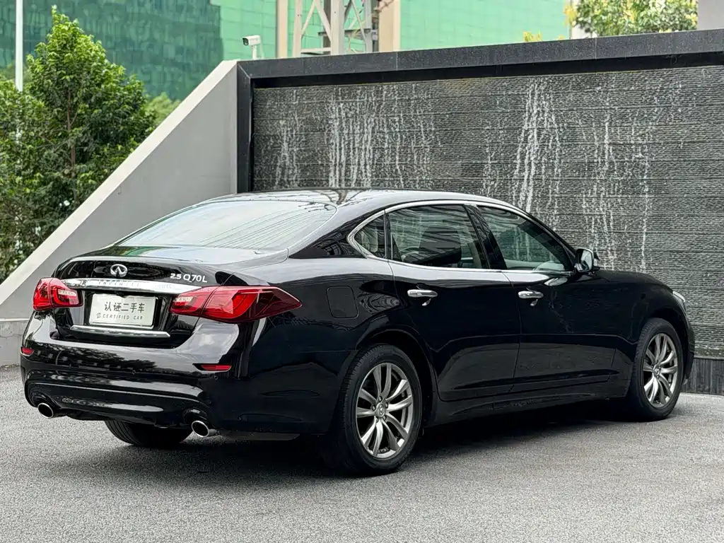 Infiniti Q70 2016 — фото 8