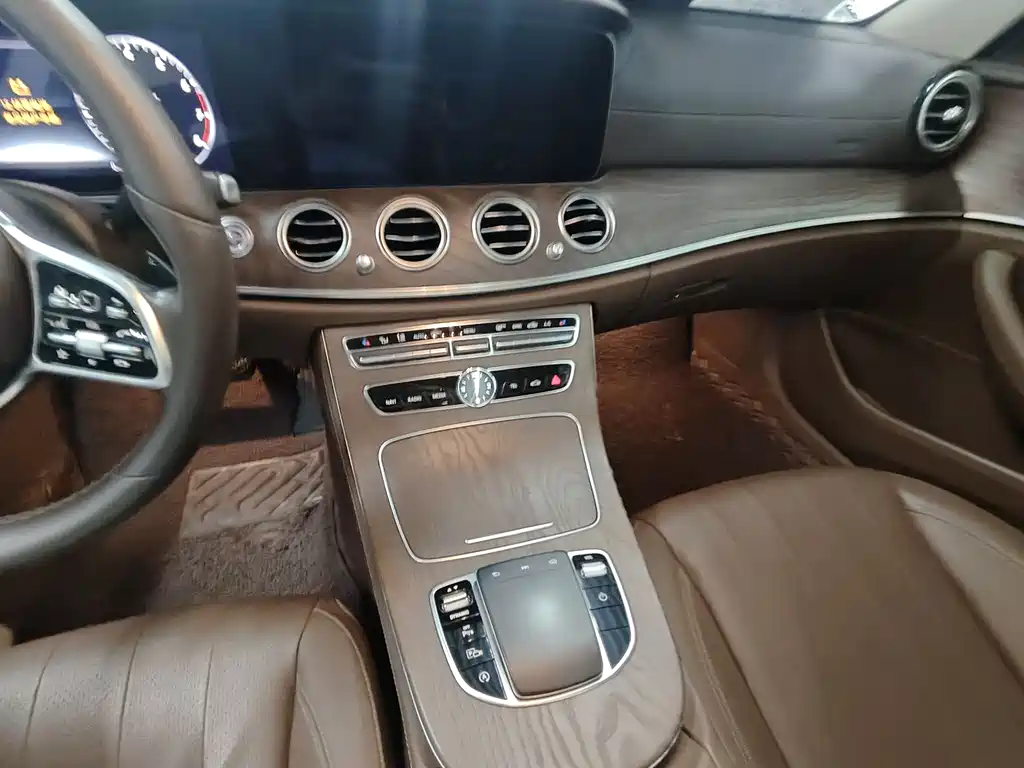 Mercedes-Benz E-Class 2020 — фото 9