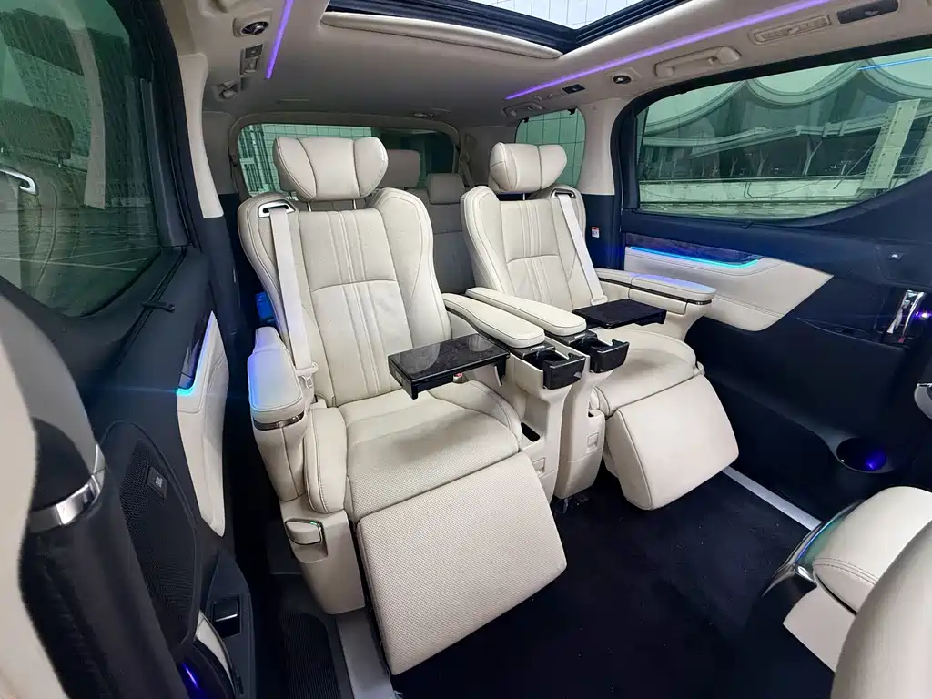 Toyota Alphard 2023 — фото 10
