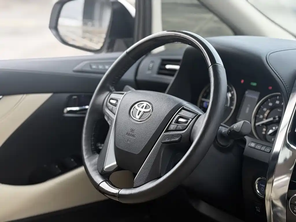 Toyota Alphard 2023 — фото 12