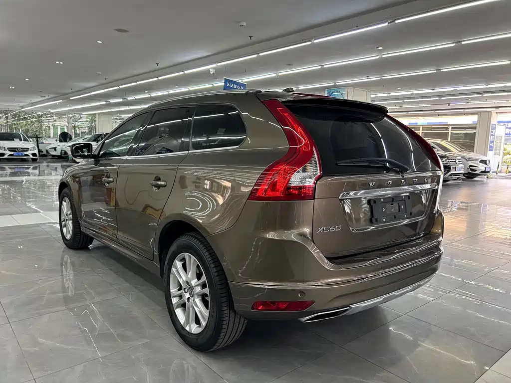 Volvo XC60 2015 — фото 8