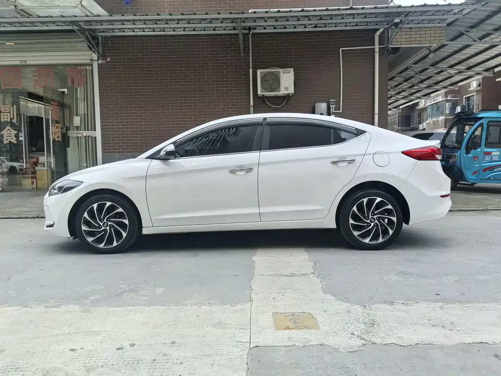 Hyundai Elantra 2020