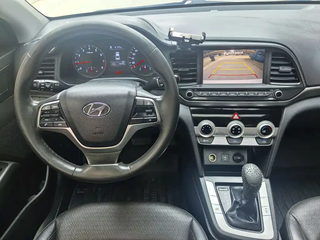 Hyundai Elantra 2020 — фото 9