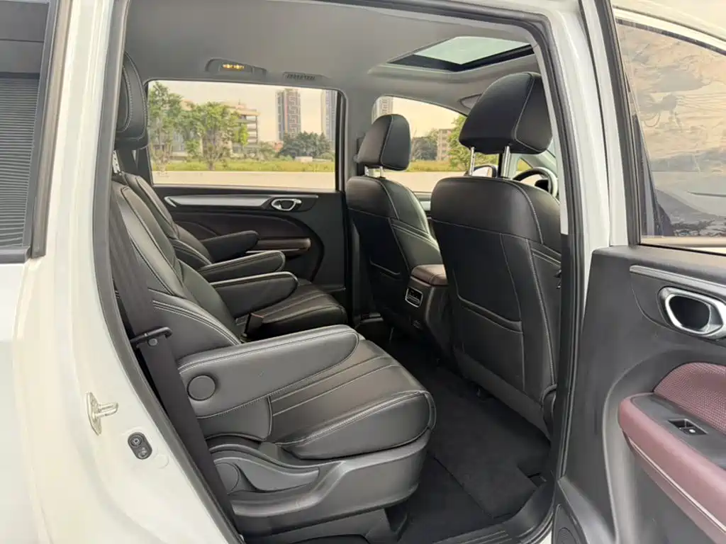 GAC Motor Trumpchi M6 2023 — фото 15