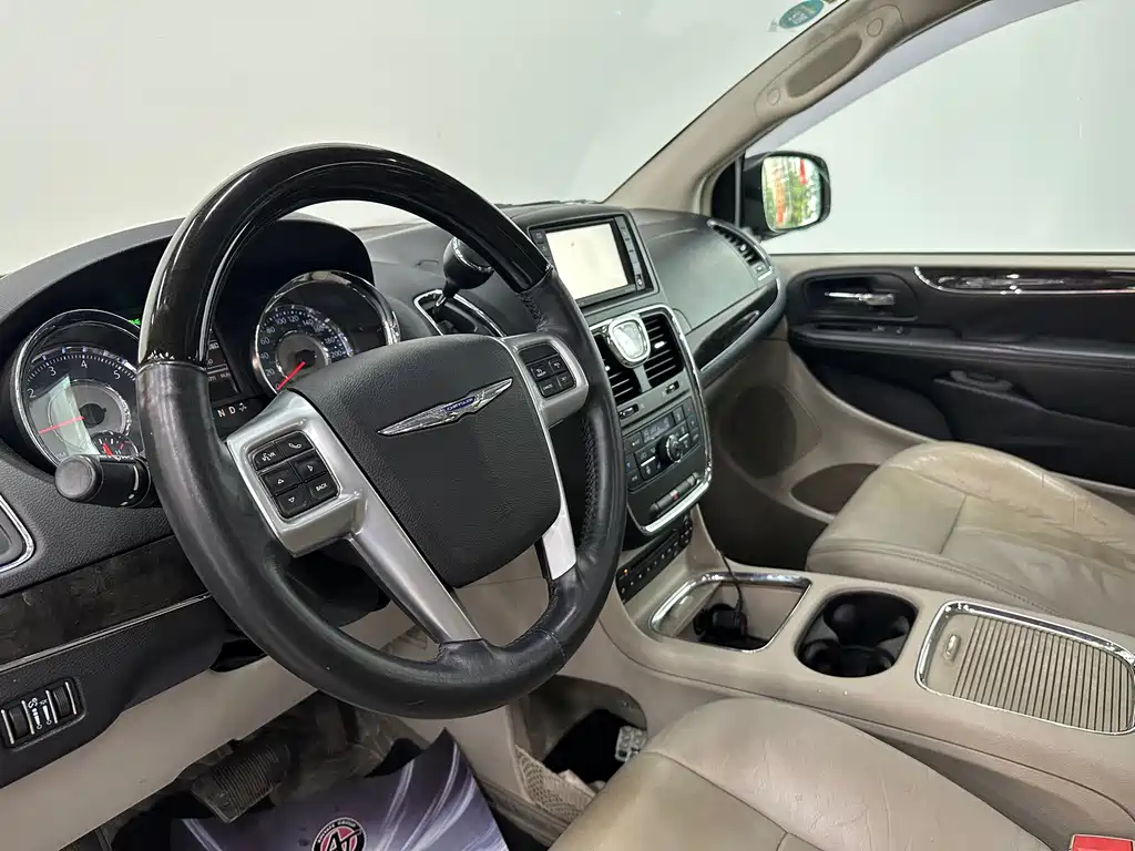 Chrysler Grand Voyager 2014 — фото 16
