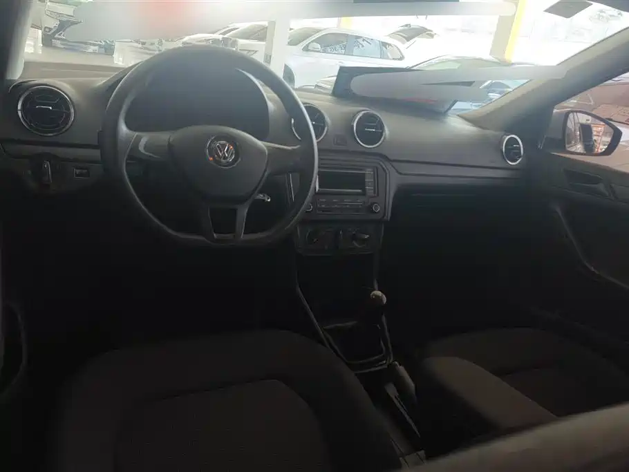 Volkswagen Jetta 2019 — фото 12